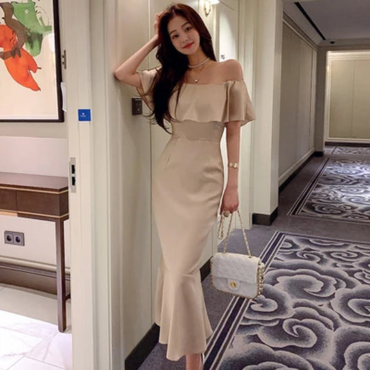 Vestido Midi Ajustado con Hombros Descubiertos – Elegante, Sexy y Sofisticado