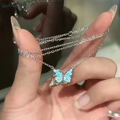 Collar de Mariposa Azul Luminosa – Joyería Minimalista y Elegante para Mujer | Aesthetic Nocturno