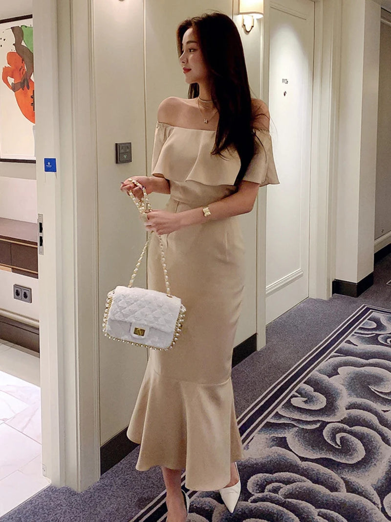 Vestido Midi Ajustado con Hombros Descubiertos – Elegante, Sexy y Sofisticado