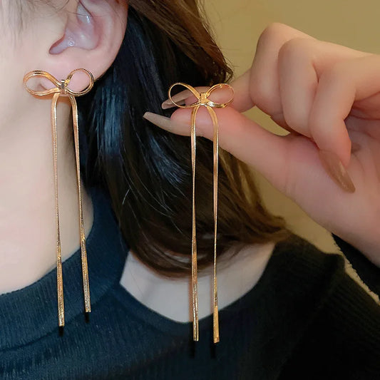 Pendientes largos con lazo y borlas – Joyería de cadena plana para mujer, elegante y original