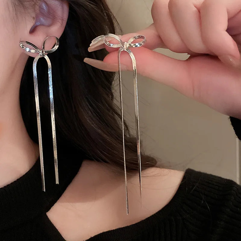 Pendientes largos con lazo y borlas – Joyería de cadena plana para mujer, elegante y original